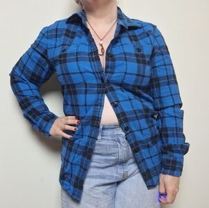 American Eagle Blue and Black Plaid Flannel Button Up Shirt Size Medium